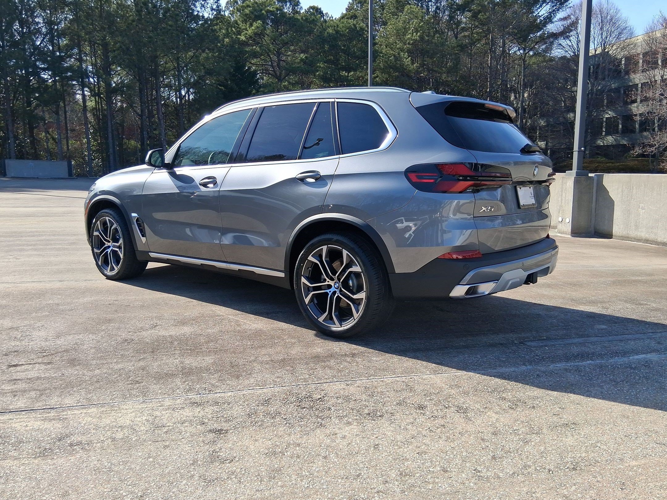 Used 2026 BMW X5 xDrive40i w/ Premium Package AWD/4WD image 3