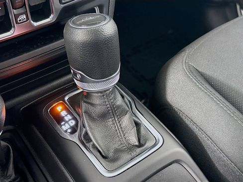 Used 2022 Jeep Gladiator Sport AWD/4WD image 17