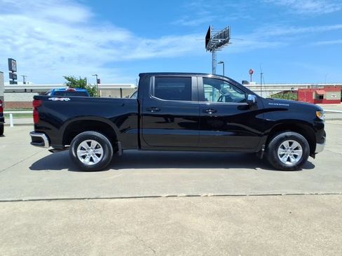 Used 2023 Chevrolet Silverado 1500 LT w/ Safety Package AWD/4WD image 4