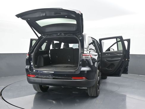 Used 2024 Jeep Grand Cherokee Limited w/ Black Appearance Package image 77