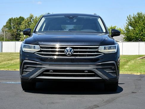 Used 2022 Volkswagen Tiguan SE FWD image 2