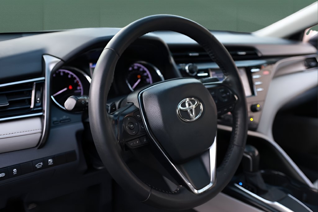 Used 2020 Toyota Camry SE w/ Convenience Package FWD image 29