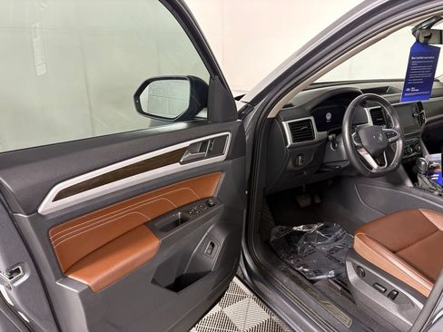 Used 2023 Volkswagen Atlas SE w/ Panoramic Sunroof Package AWD/4WD image 12