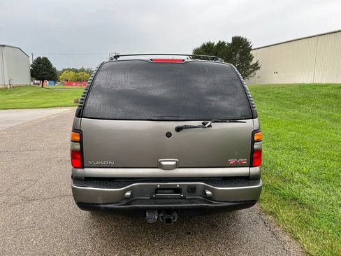 Used 2005 GMC Yukon Denali AWD/4WD image 5