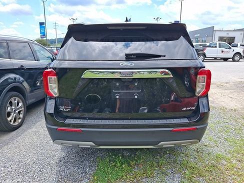 Used 2021 Ford Explorer XLT w/ Equipment Group 202A AWD/4WD image 9