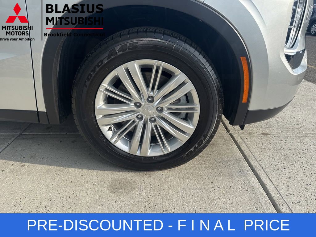 Used 2025 Mitsubishi Outlander ES AWD/4WD image 18