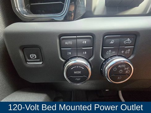 Used 2025 GMC Sierra 1500 AT4 w/ AT4 Premium Package AWD/4WD image 22