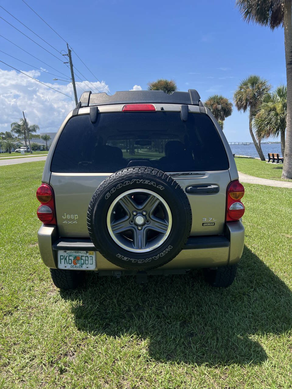Used 2004 Jeep Liberty Renegade w/ Trailer Tow Group AWD/4WD image 9