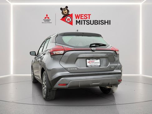 Used 2023 Nissan Kicks SR image 3