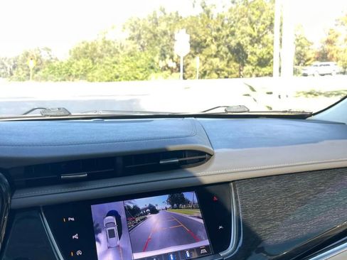Used 2020 Cadillac XT6 Premium Luxury FWD image 11