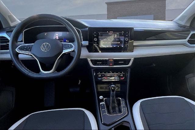 Used 2025 Volkswagen Taos SE FWD image 7
