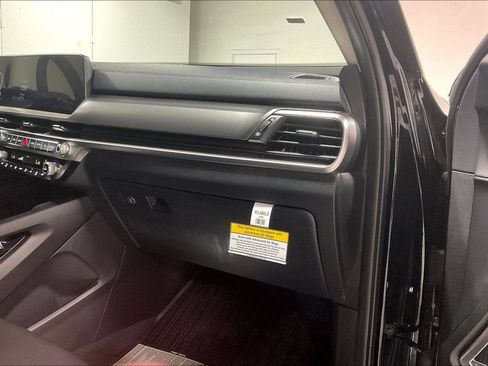 Used 2025 Kia Telluride LX FWD image 11