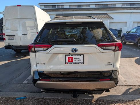 Used 2022 Toyota RAV4 SE w/ Convenience Package AWD/4WD image 4
