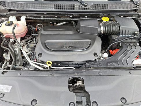 Used 2023 Chrysler Pacifica Touring-L image 28