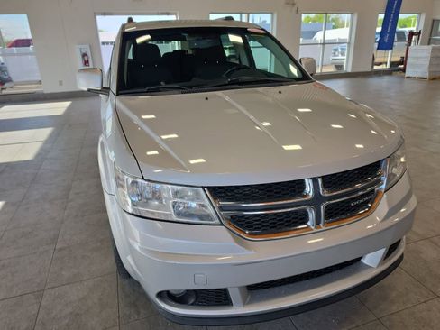 Used 2011 Dodge Journey Crew FWD image 4