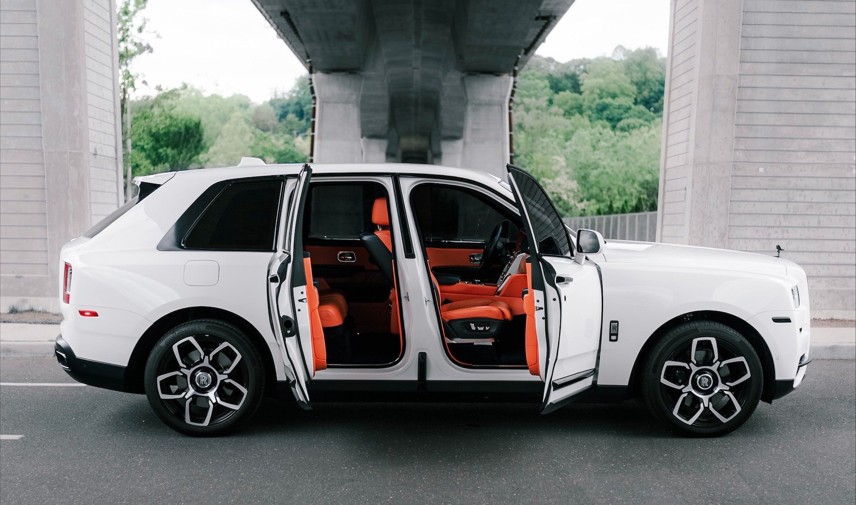 Used 2020 Rolls-Royce Cullinan AWD/4WD image 2