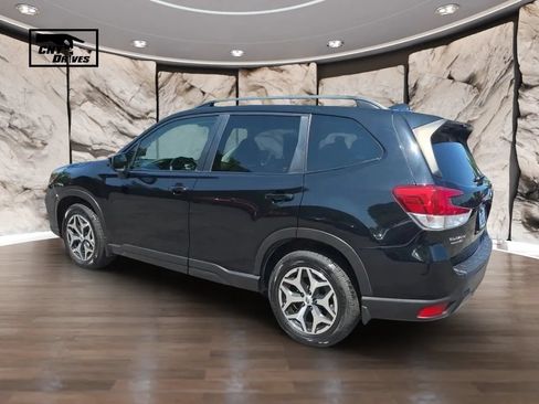 Used 2019 Subaru Forester Premium AWD/4WD image 7