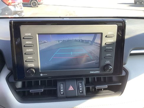 Used 2022 Toyota RAV4 XLE Premium image 18