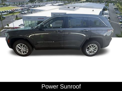 Certified 2025 Jeep Grand Cherokee Laredo X image 9