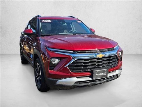 Used 2025 Chevrolet TrailBlazer LT image 3