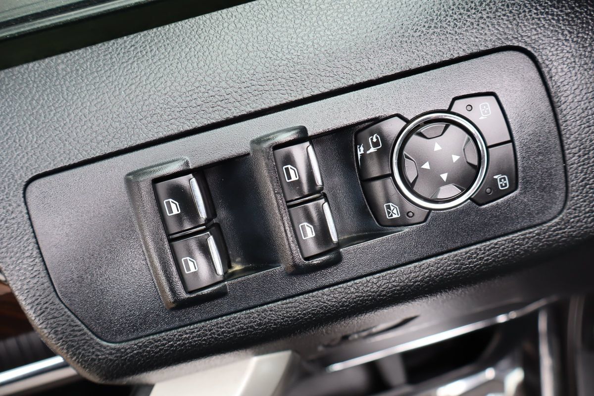 Used 2015 Ford F150 Lariat w/ Equipment Group 502A Luxury AWD/4WD image 27