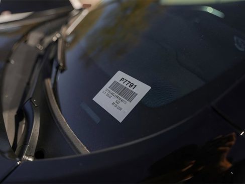 Certified 2024 Cadillac Escalade Luxury image 7