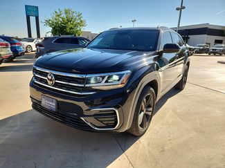 Used 2021 Volkswagen Atlas Cross Sport SE w/ Panoramic Sunroof Package FWD video 3