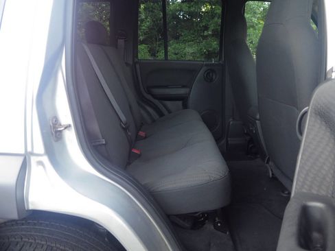 Used 2002 Jeep Liberty Sport AWD/4WD image 12