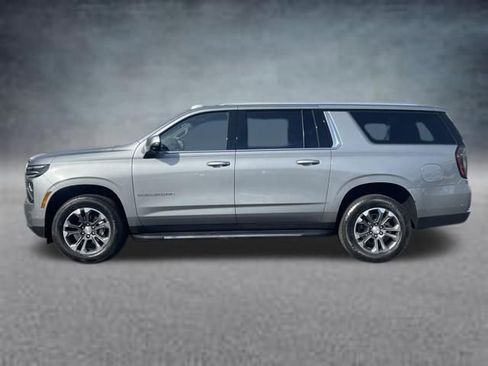 Used 2026 Chevrolet Suburban LT w/ Comfort Package AWD/4WD image 2