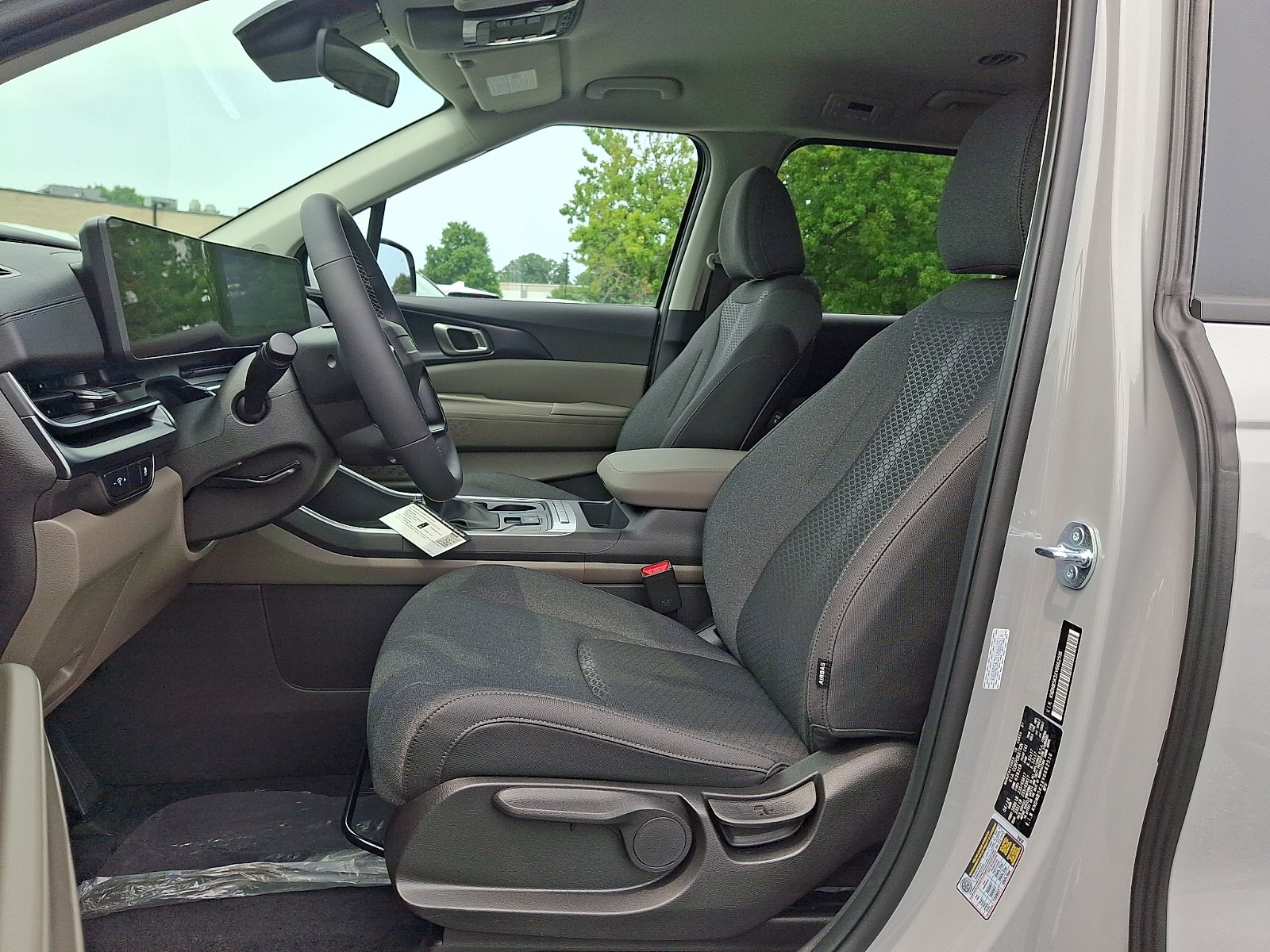 New 2027 Kia Carnival LX FWD image 10