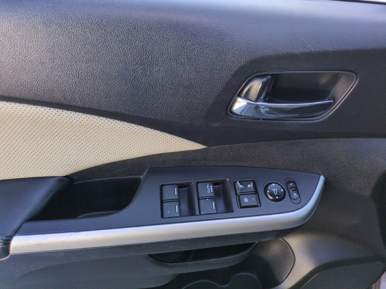 Used 2015 Honda CR-V EX-L image 12