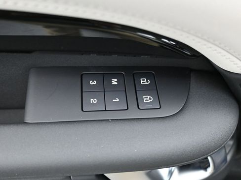 New 2026 Land Rover Discovery S AWD/4WD image 21