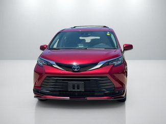 Used 2023 Toyota Sienna LE w/ LE Plus Package FWD video 2