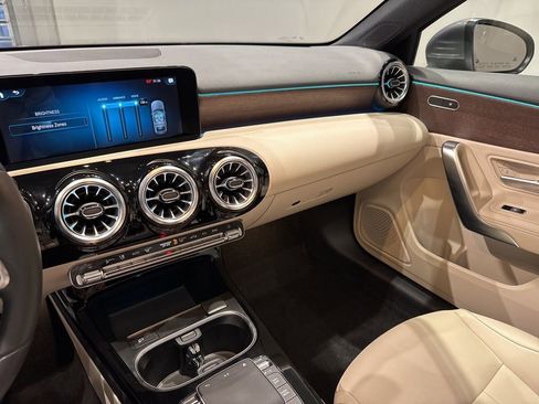 Used 2022 Mercedes-Benz A 220 4MATIC image 19