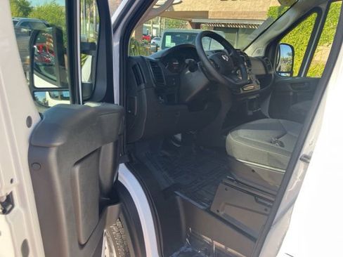 Used 2025 RAM ProMaster 2500 FWD image 9