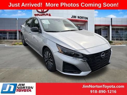 Used 2025 Nissan Altima 2.5 SV FWD image 1