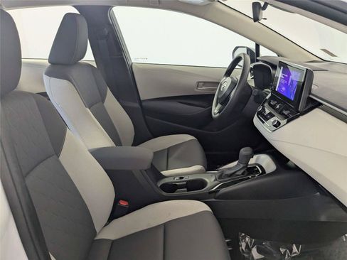 Used 2025 Toyota Corolla LE w/ Convenience Package FWD image 33