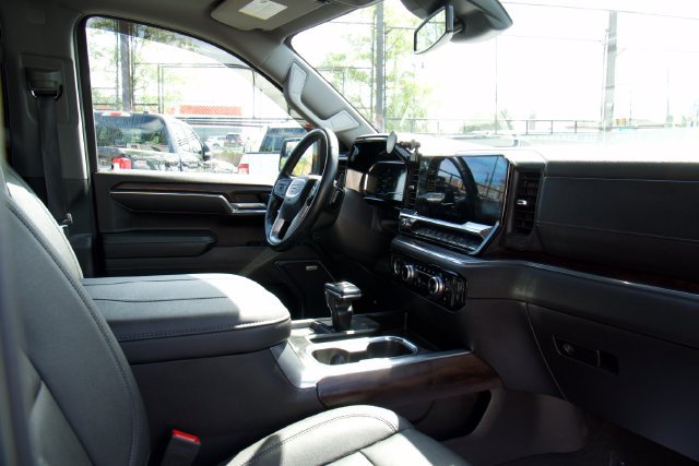 Used 2024 GMC Sierra 1500 SLT w/ SLT Convenience Package AWD/4WD image 28