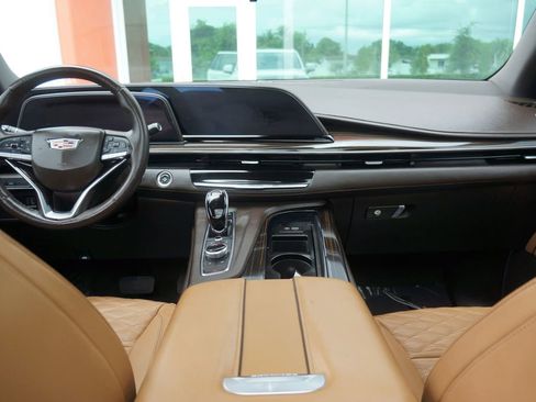 Used 2022 Cadillac Escalade Premium Luxury image 39