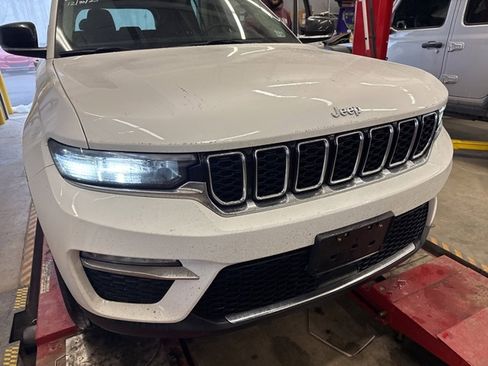 Used 2023 Jeep Grand Cherokee Limited image 2