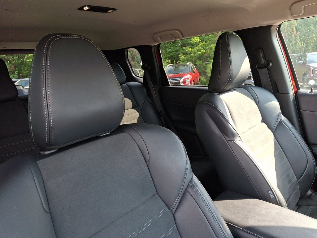 Used 2025 Mitsubishi Outlander SE AWD/4WD image 13