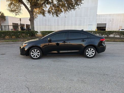 Used 2024 Toyota Corolla LE image 2