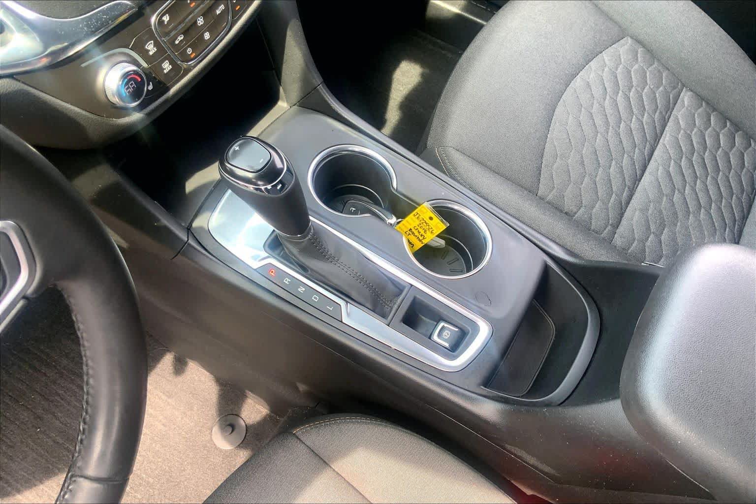 Used 2018 Chevrolet Equinox LT FWD image 14