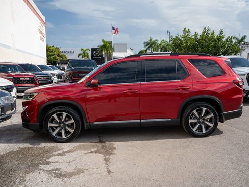 Certified 2025 Honda Pilot Touring image 8