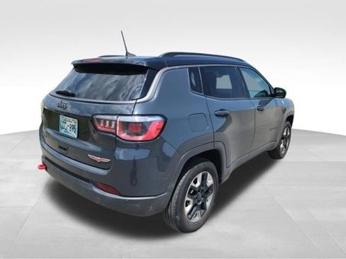 Used 2017 Jeep Compass Trailhawk w/ Leather Interior Group AWD/4WD image 3