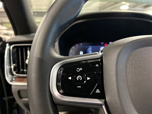 Used 2025 Volvo V60 B5 Cross Country Plus image 13