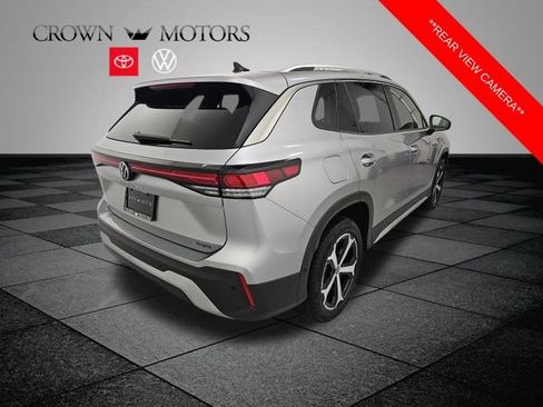 Used 2025 Volkswagen Tiguan SE AWD/4WD image 6