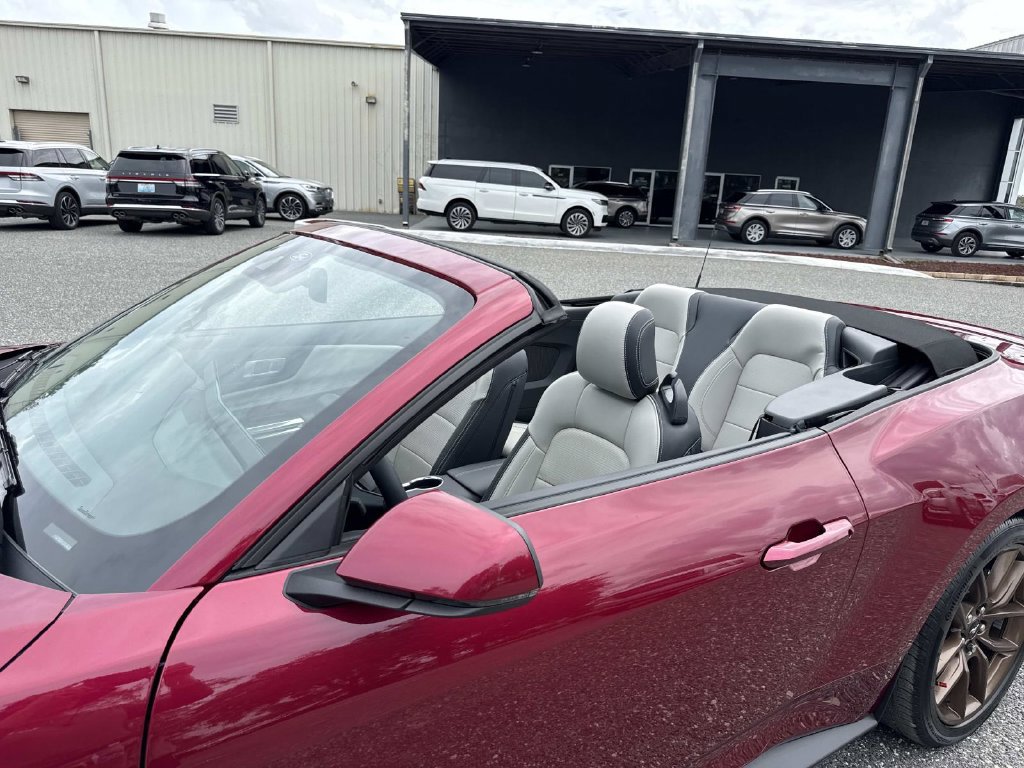 Used 2025 Ford Mustang Premium RWD image 11