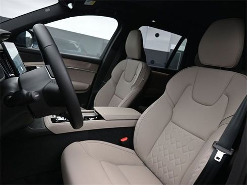 New 2026 Volvo XC90 B6 Plus w/ Protection Package Premier image 9