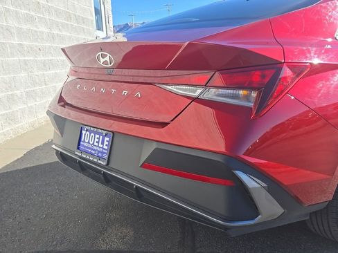 Used 2024 Hyundai Elantra SEL image 11